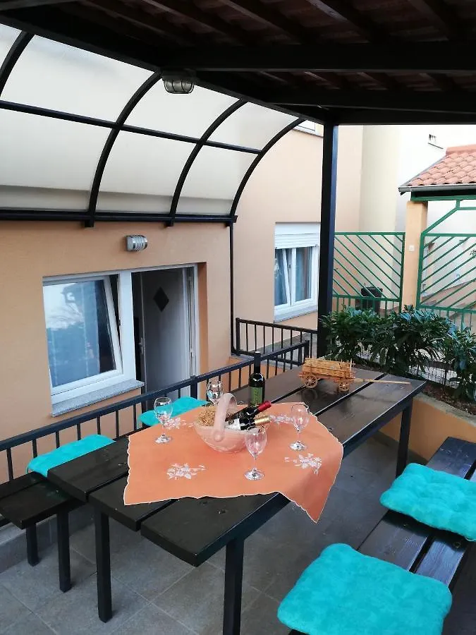 Apartment Piranesi With A Parking Space Pula
