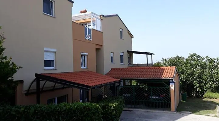 Apartment Piranesi With A Parking Space Pula